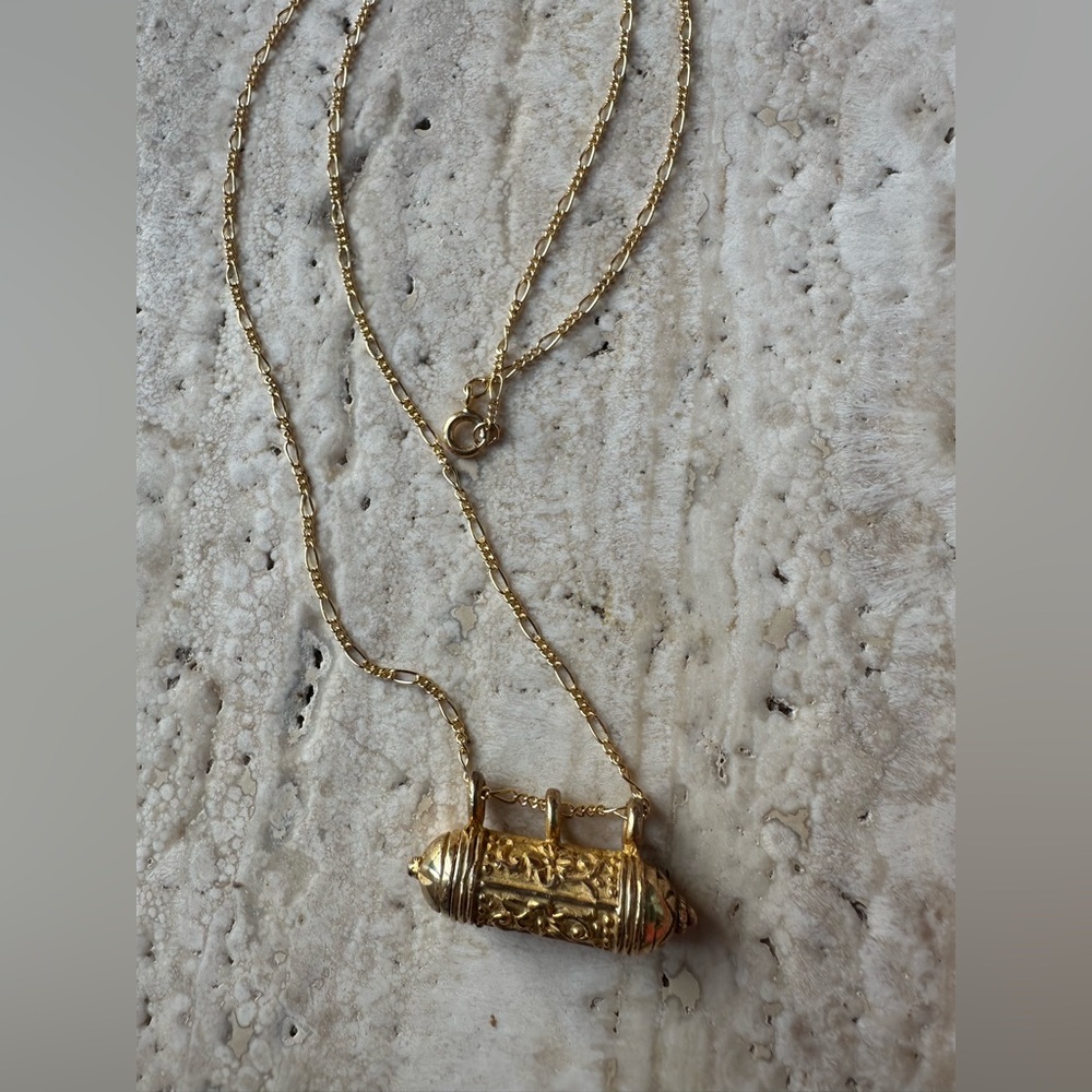 Gold Plated Artisan Keepsake Pendant and 18k Gold Filled 20” Chain - Picture 7 of 12